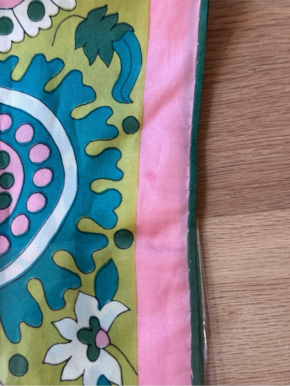 Vera Neumann Silk Blend Retro Vintage Pink Green Paisley Long Scarf 80s - Picture 12 of 12